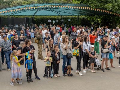 50-й День підтримки переселенців: в одеському парку Горького грала музика і освідчувалися в коханні